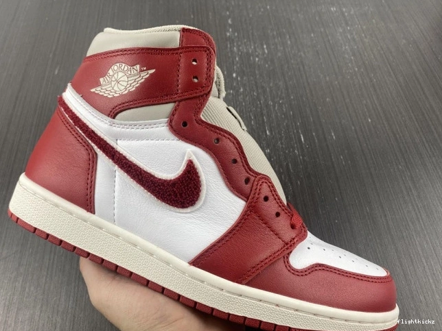 High OG (W) Chenille Newstalgia DJ4891-061 1 Jordan 0927